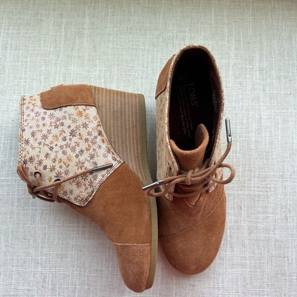 Toms Desert Floral Leather Printed Wedge Booties - Picture 5 of 5